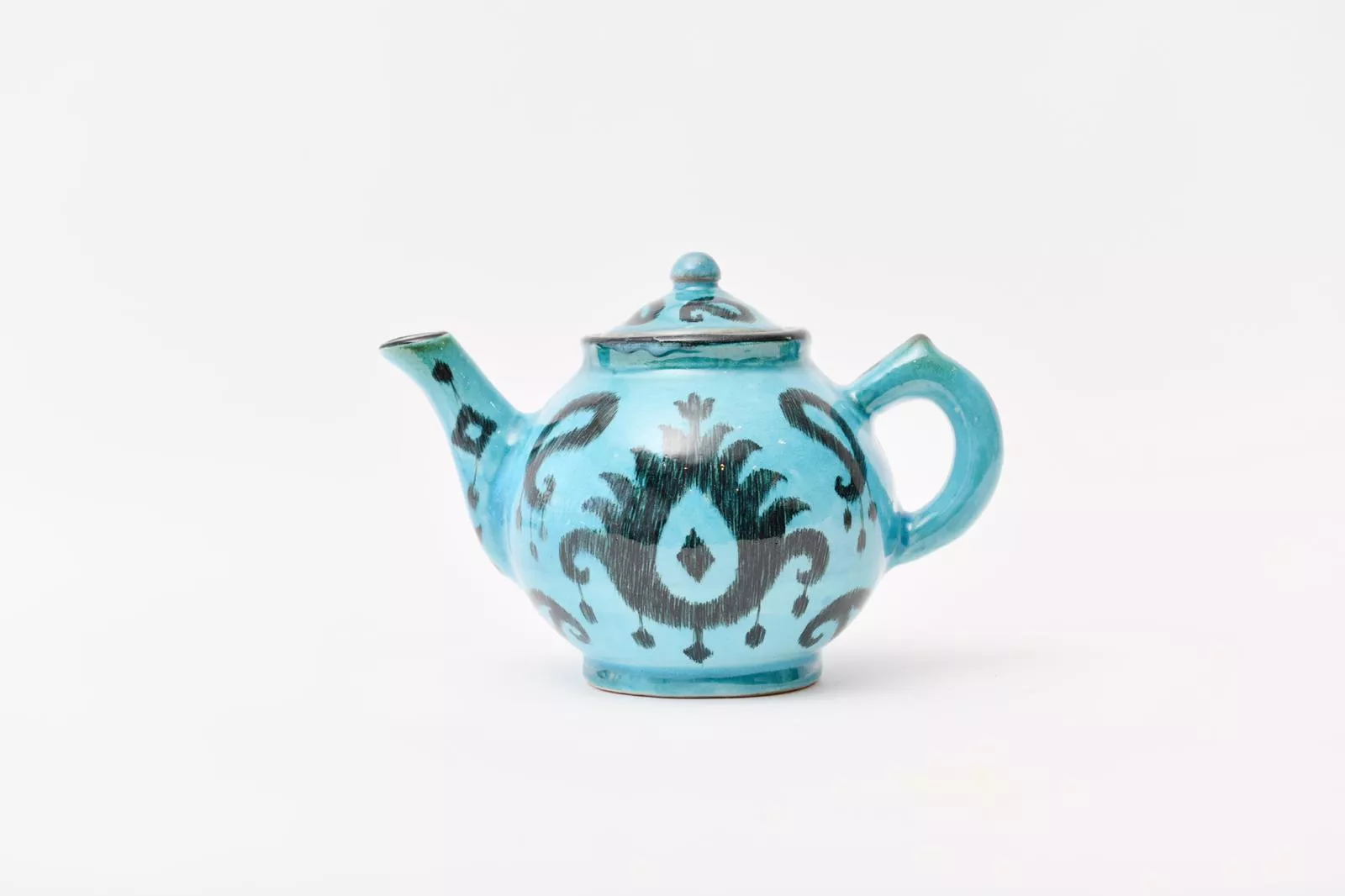 Teapot with ikat design